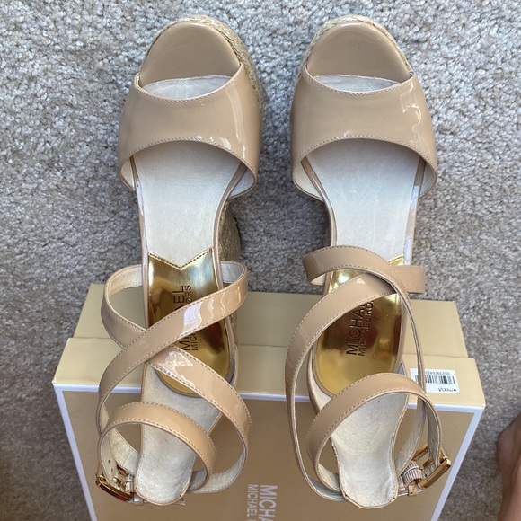 MICHAEL KORS Nude Patent Wedges - Picture 2 of 4